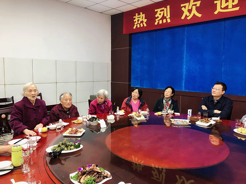 情暖重陽、共話發(fā)展——公司召開離退休老干部座談會