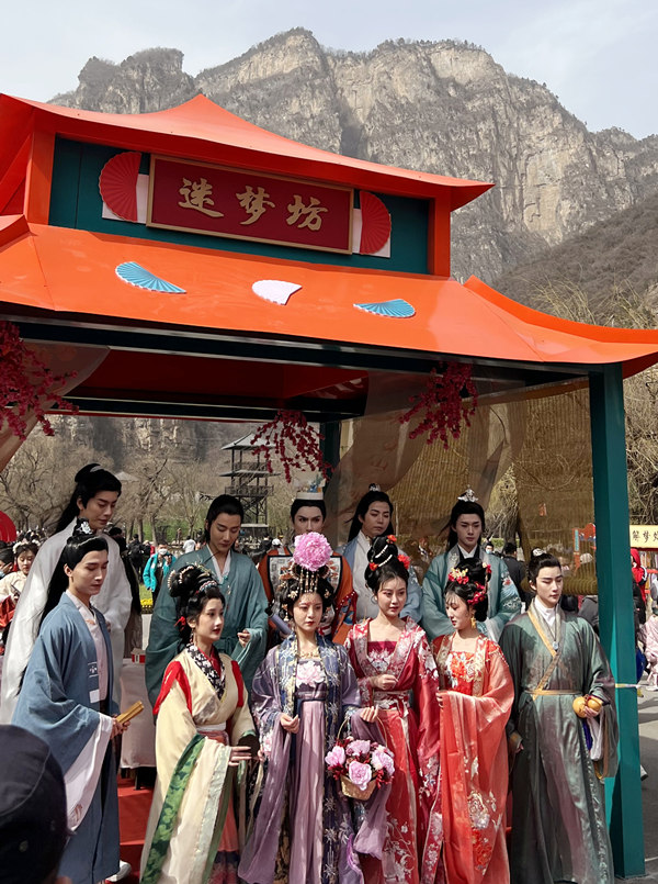 春光無限好，踏春正當(dāng)時(shí) ——公司組織開展慶“三八”云臺(tái)山兩日游活動(dòng)