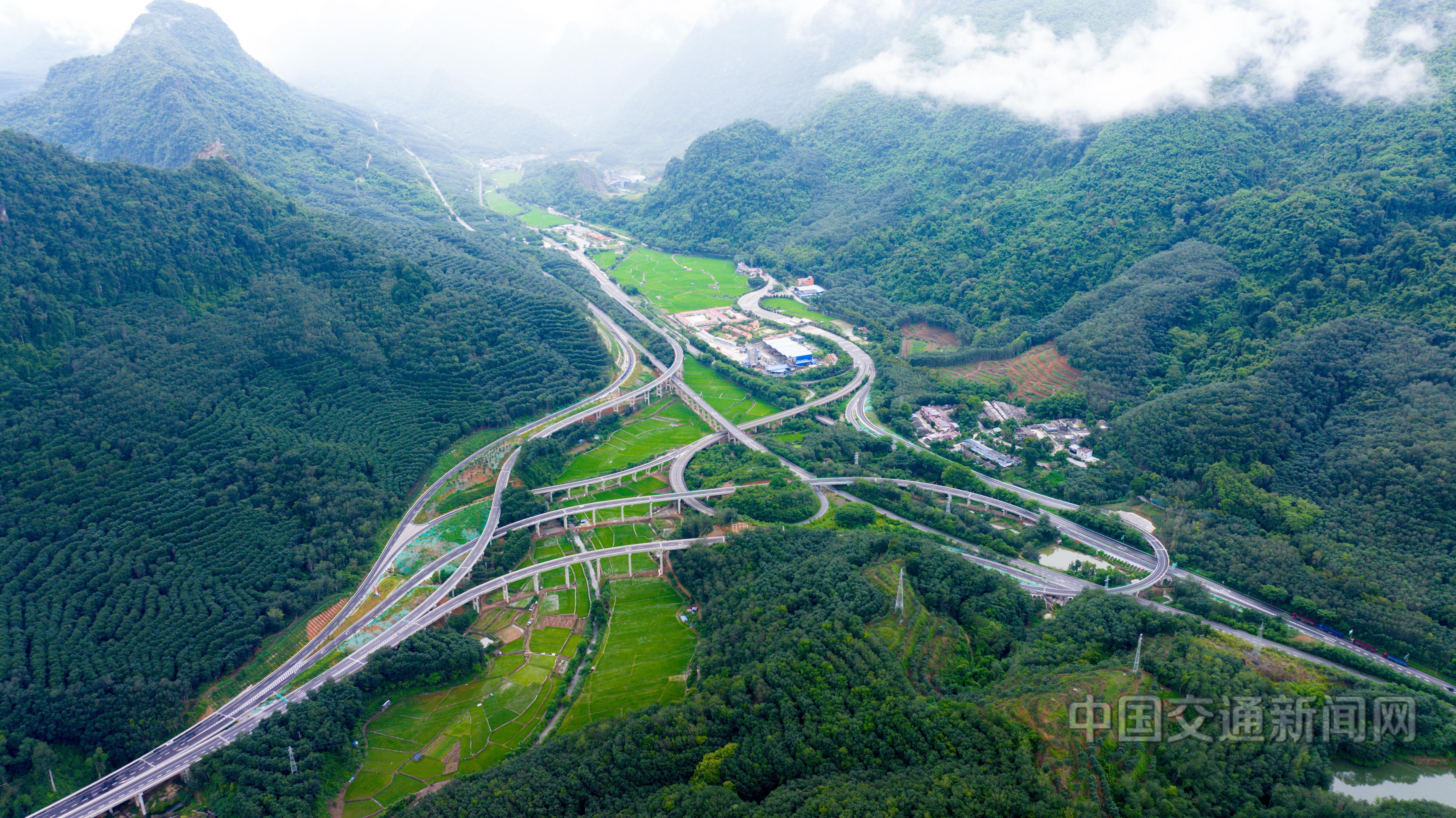 云南勐遠(yuǎn)至關(guān)累口岸高速公路建成通車