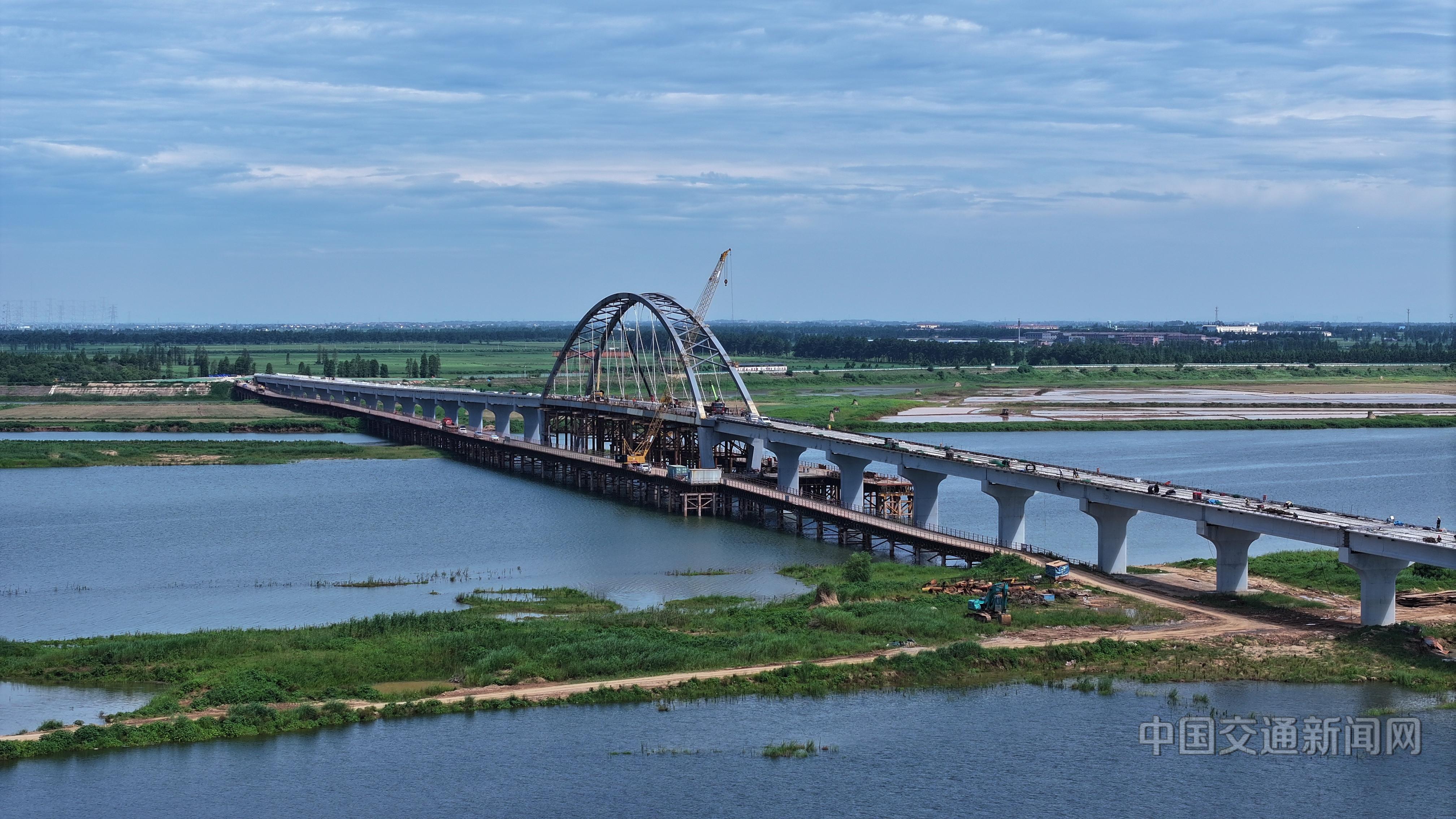 鄱陽(yáng)湖旅游公路橋梁工程主體完工